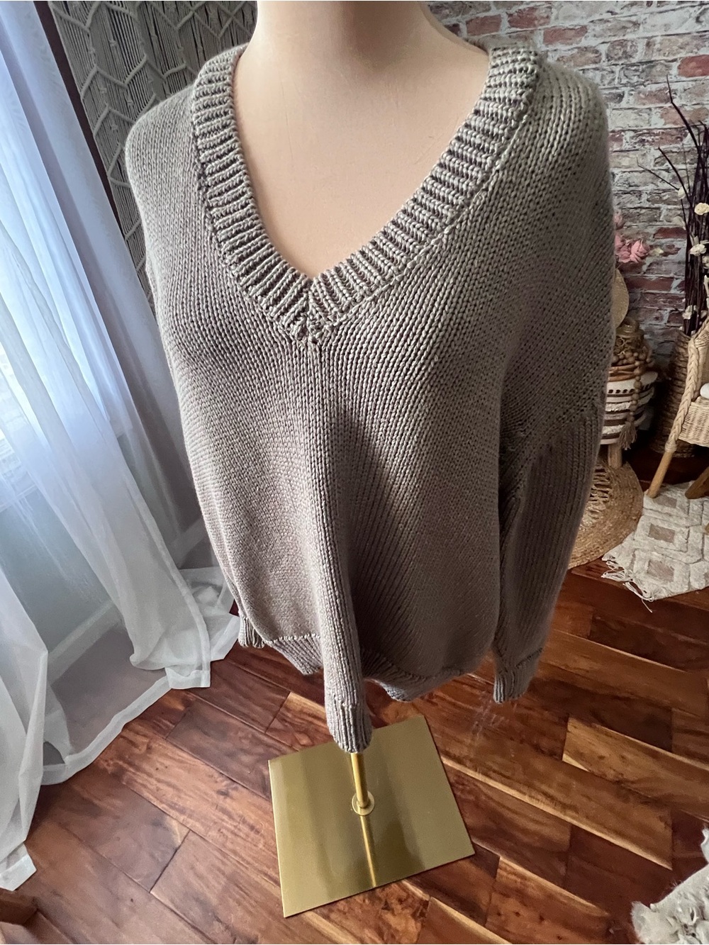 Zara V-Neck Sweater sz Large